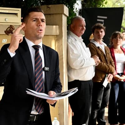 Sellers flee auctions as housing downturn deepens