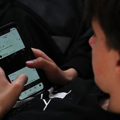 Censorship fear forces Labor to mull digital law change