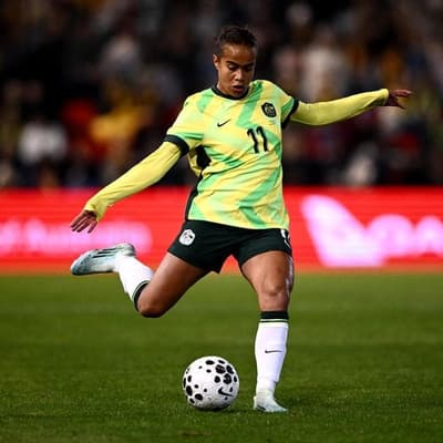 Fab Fowler strikes for WSL champs as Matildas shine