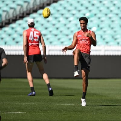 Tight fit for forward-thinking Swans in Dockers duel