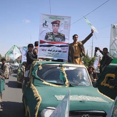 Saudis pound Yemen as Houthis solidify gains