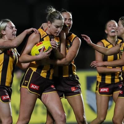 Hawks hang tough to end Kangaroos' record AFLW streak