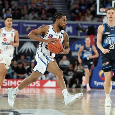 36ers win heart-stopper over United as NBL season opens