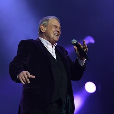 Farnham to skip tribute concert due to worsening health