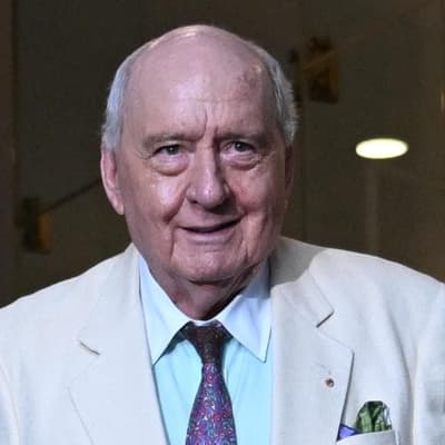Alan Jones’s alleged teen victim withdrawn from trial