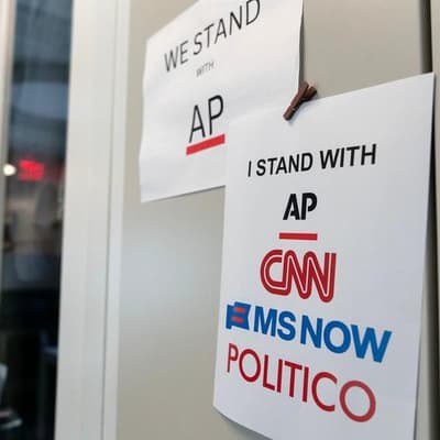 Judge blocks Trump's White House media ban