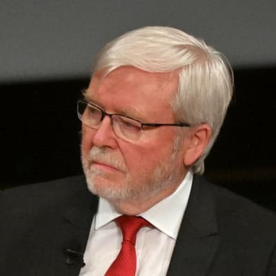'They're all pushing for it': ex-PM's social ban praise
