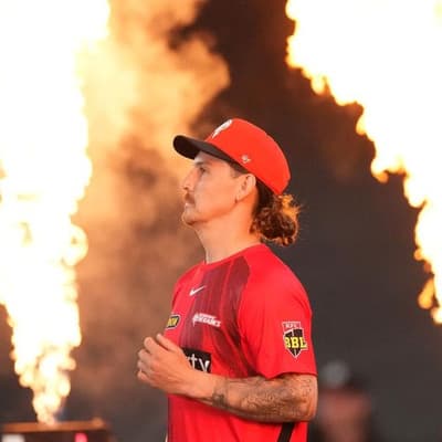 Australia call in two bolters for Tests with star hurt