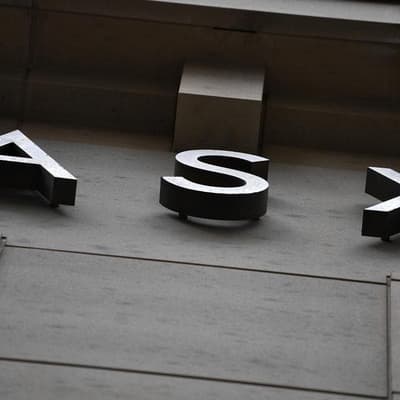 Aussie shares hand back early gains for flat finish