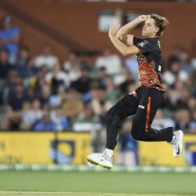 Aussie speedster makes statement while back from injury