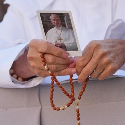 World prays for Pope after lung cancer diagnosis