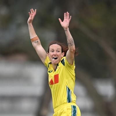 Australia sweep Bangladesh 3-0 after Schutt stars
