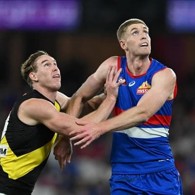 'Knock away, Jase': Bulldogs say English will stay