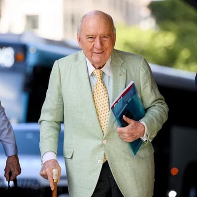 Teen’s mum trusted Alan Jones before alleged groping