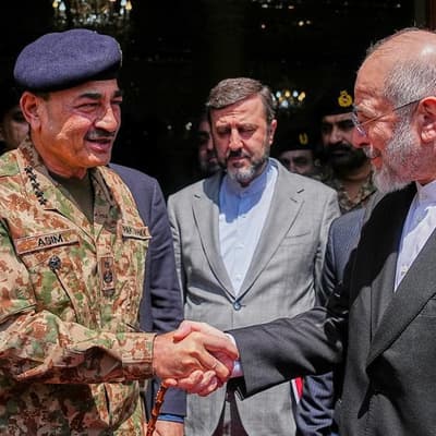 Pakistani army chief talks peace with Iran's president