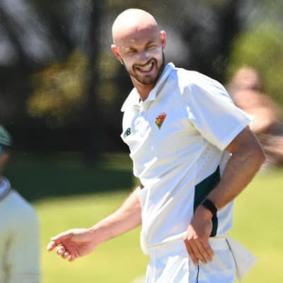 Bell strikes late to give Tasmania edge against Vics