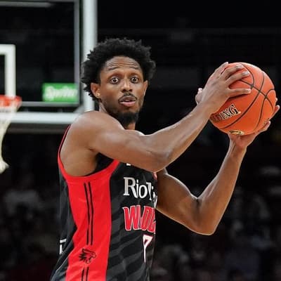 Luke Travers misses buzzer beater as Wildcats hang on