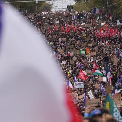 Police, protesters clash in France after 400,000 rally