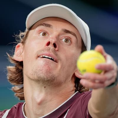 Demon digs deep, keeps ATP Finals dream alive