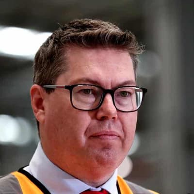 Leaders meet in PNG with defence pacts in limelight