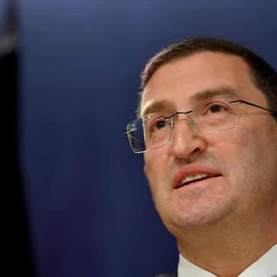 Fresh federal push for national Nazi symbol ban