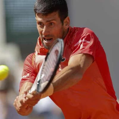 Djokovic makes solid start in Paris