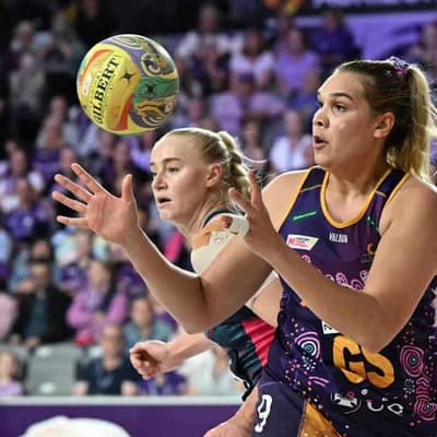 Queensland Firebirds shock Vixens in Super Netball