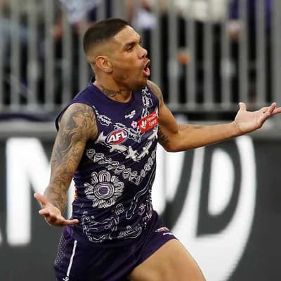 Walters joins Fyfe in re-signing with Dockers to 2025