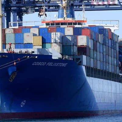 Australia's economy losing steam as pressures mount