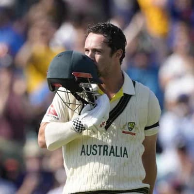 Head marks unique Oval occasion with fitting dazzle