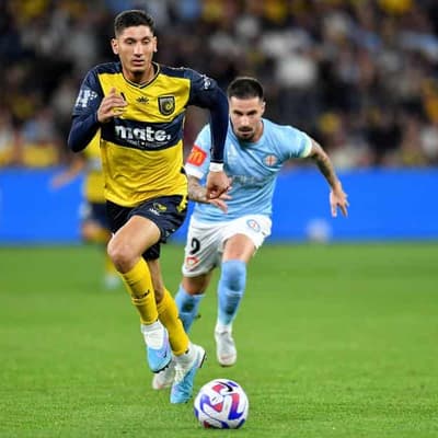 Mariners defender Nectarios Triantis joins Sunderland