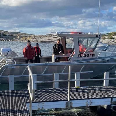 Missing Tasmania divers safe after drifting for hours