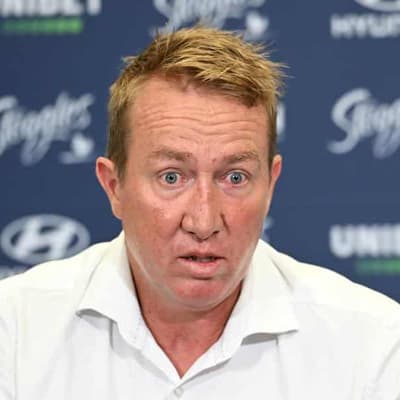 Sydney Roosters back Robinson as fans turn on coach