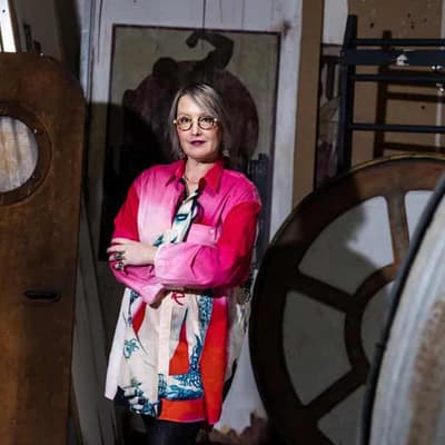 Immersive underwater show farewells historic theatre