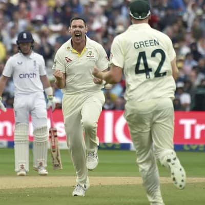 Australia's 20 minutes of mayhem leave England gloomy