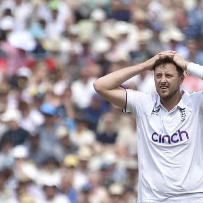 Robinson defends Khawaja spray as Ashes theatre