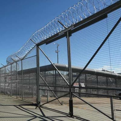 Prison guards threaten strikes after rejecting pay deal