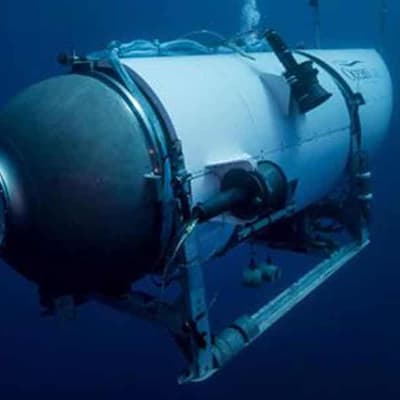 Search for missing sub exploring Titanic continues