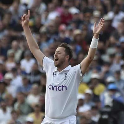 Robinson fires more shots at 'defensive' Australia