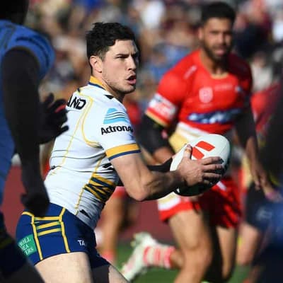 Electric Eels whip dire Dolphins as Moses stars