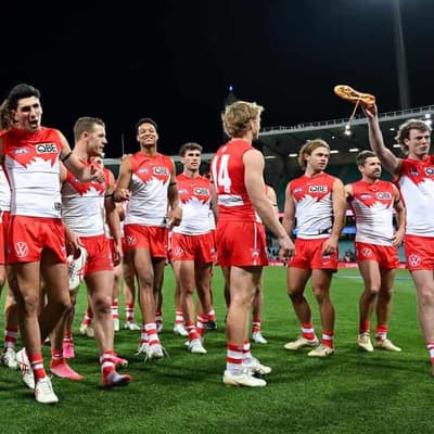 Record-breaking Swans thump Eagles to boost finals bid