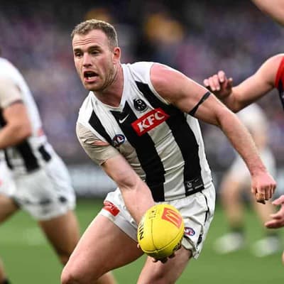 Collingwood army in full flight for clash with Suns