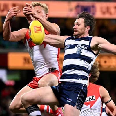 Heeney snatches thrilling draw for Swans against Cats