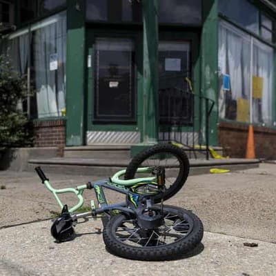 Ten killed in three mass shootings ahead of US holiday