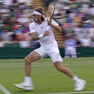 Tsitsipas holds off Thiem to set up Murray meeting