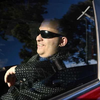 Scammer who ripped off AFL fans spared conviction