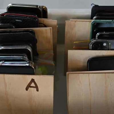 Qld imposing all-day phone ban on state school students