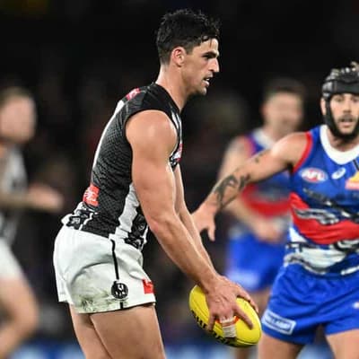Magpies adapt and overcome against Bulldogs to stay top