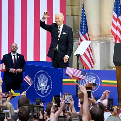 Biden knocks Putin, soothes Zelenskiy at NATO summit