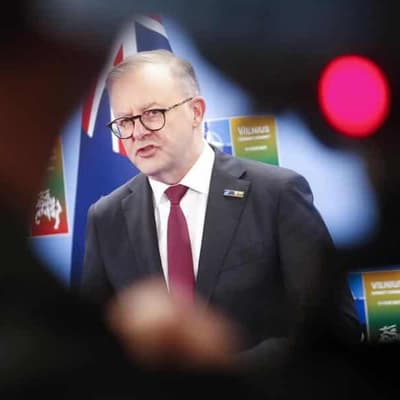 PM plays down bank chief talk as rate of interest rises